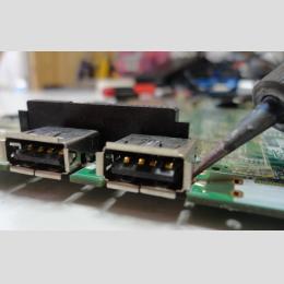 Gigabyte P17F USB csatlakozó hiba, törött USB csatlakozó javítás, alkatrész, szerviz